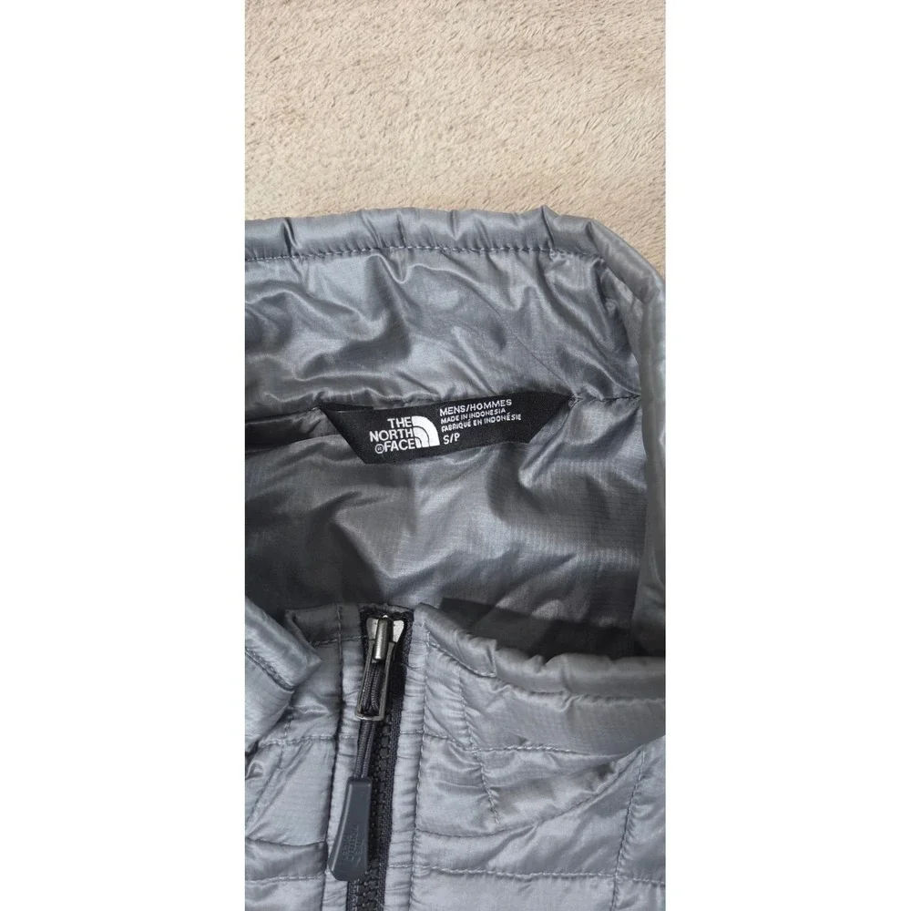 The North Face Thermoball Puffer Vest Men's Size Small Gray Full Zip Quilted NEW